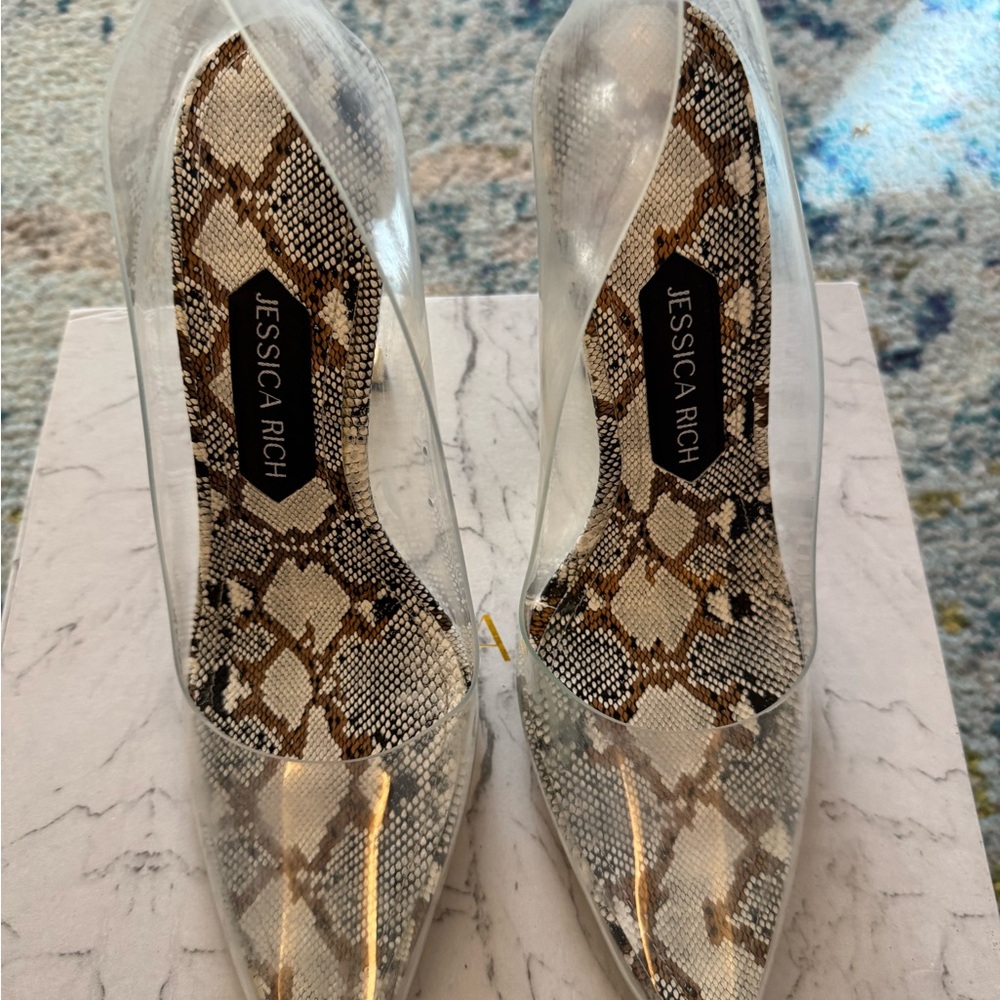 So Fancy Snakeskin Pattern Heels - Gray and Cream with Gold Heels - Picture 3 of 12